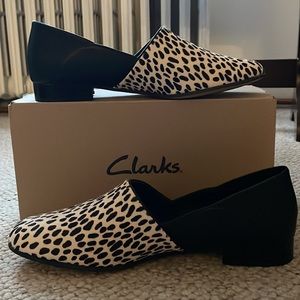 Clarks Pure Tone Cushion Slip On Sz 10. Black/White combo leopard pattern.